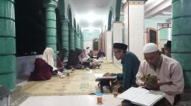 Puluhan Warga Ngunut Khidmat Ikuti Sema’an Al-Qur’an 30 Juz Bersama KH M Tohari